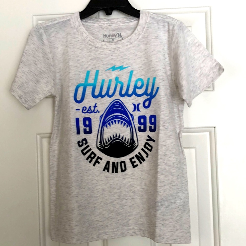 New Boys Hurley short sleeve t-shirt.  Size 5-6 years.